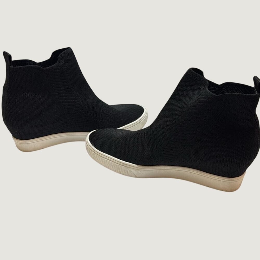 MIA cloth stretchy booties size 8‎